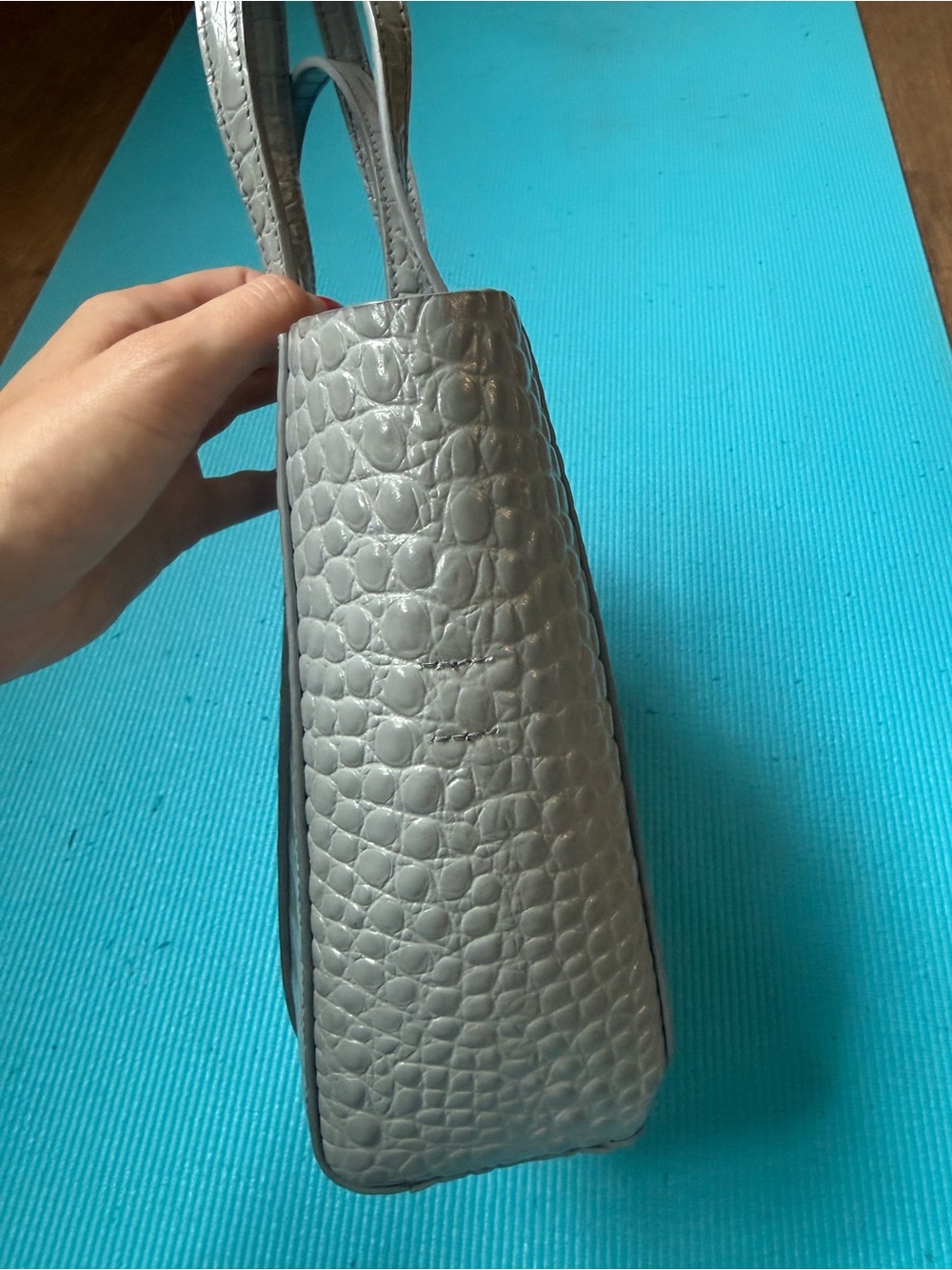 BALENCIAGA
Shiny Calfskin Logo Crocodile Embossed Everyday Tote Grey - Picture 10 of 14